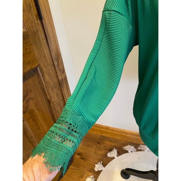 Trendy Queen Blouse Emerald Green Woman’s Size Large Blouse w/ Lace Dressy - Picture 4 of 12